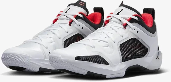 Кросівки баскетбольні Nike JORDAN AIR XXXVII LOW біло-чорно-червоні DQ4122-100