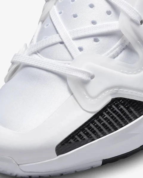 Кросівки баскетбольні Nike JORDAN AIR XXXVII LOW біло-чорно-червоні DQ4122-100