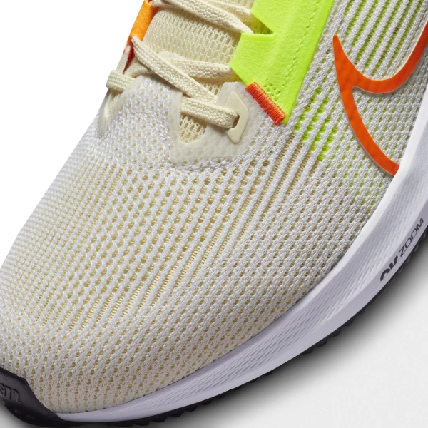 Кроссовки беговые Nike AIR ZOOM PEGASUS 40 бежевые DV3853-101