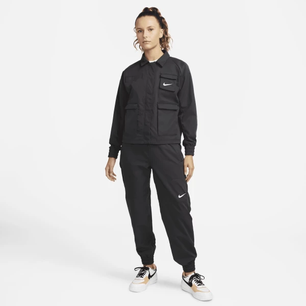 Куртка жіноча Nike W NSW SWSH JKT WVN чорна FD1130-010