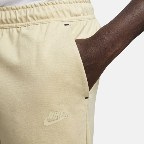 Шорти Nike M NK TECH LGHTWHT SHORT бежеві DX0828-783