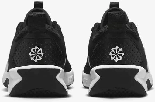 Кроссовки детские Nike OMNI MULTI-COURT (GS) черно-белые DM9027-002