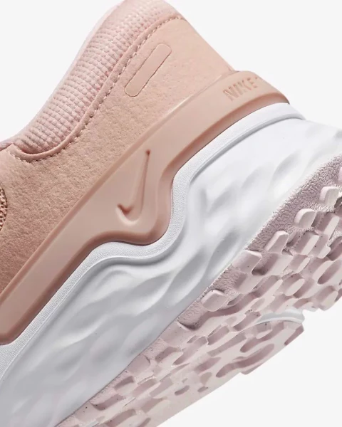 Кроссовки беговые женские Nike RENEW RUN 4 розовые DR2682-600