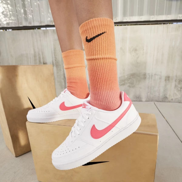 Кроссовки женские Nike W COURT VISION LO NN бело-коралловые DR9885-101