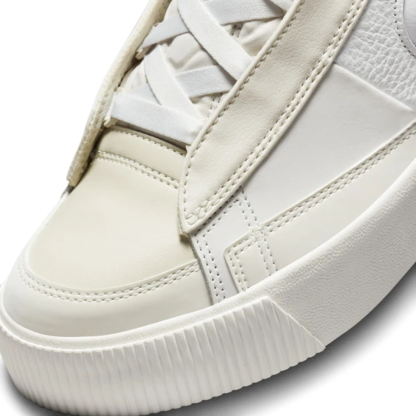 Кроссовки женские Nike W BLAZER MID VICTORY бело-кремовые DR2948-100