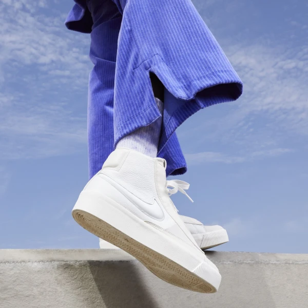 Кроссовки женские Nike W BLAZER MID VICTORY бело-кремовые DR2948-100