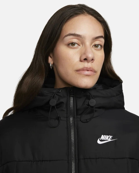 Куртка женская Nike CLSC PUFFER черная FB7672-010