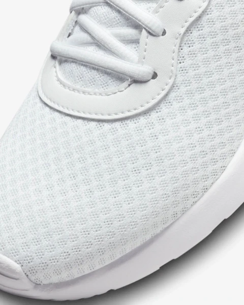 Кроссовки женские Nike TANJUN FLYEASE белые DV7786-101