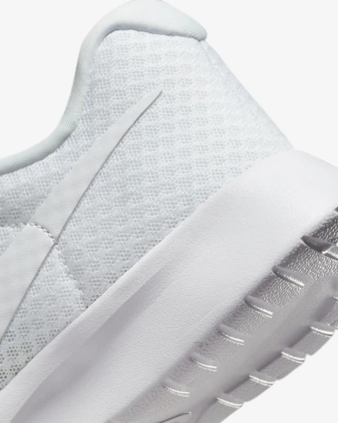 Кроссовки женские Nike TANJUN FLYEASE белые DV7786-101