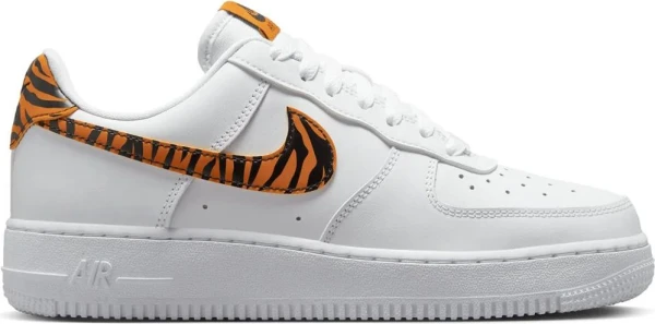 Кроссовки женские Nike WMNS AIR FORCE 1 07 бело-оранжевые DD8959-108