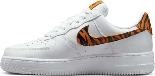 Кроссовки женские Nike WMNS AIR FORCE 1 07 бело-оранжевые DD8959-108