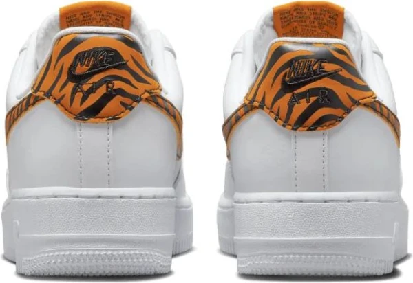 Кроссовки женские Nike WMNS AIR FORCE 1 07 бело-оранжевые DD8959-108
