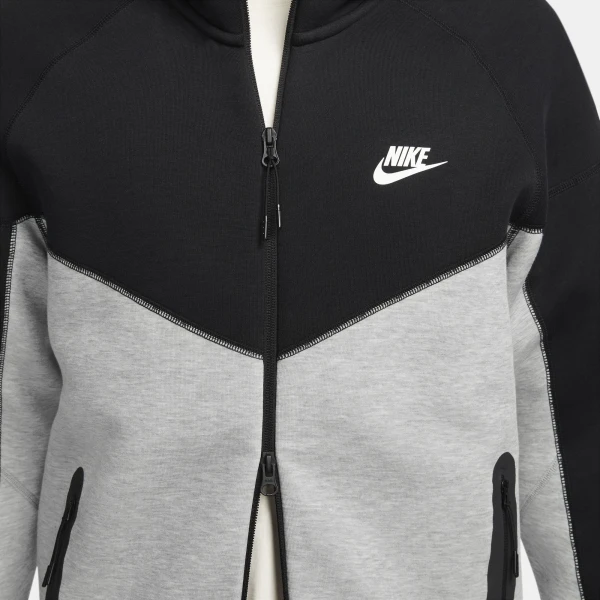 Толстовка Nike M NK TCH FLC FZ WR HOODIE сіро-чорна FB7921-064