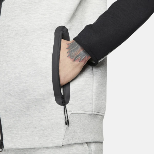 Толстовка Nike M NK TCH FLC FZ WR HOODIE сіро-чорна FB7921-064