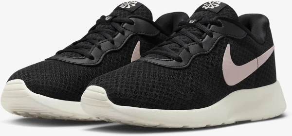Кроссовки женские Nike TANJUN FLYEASE черно-розовые DV7786-002
