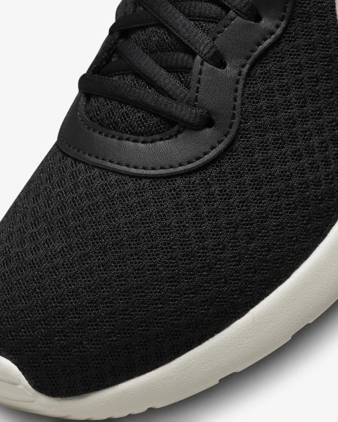 Кроссовки женские Nike TANJUN FLYEASE черно-розовые DV7786-002