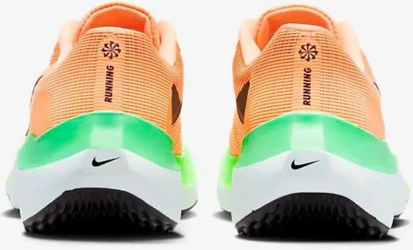 Кросівки бігові жіночі Nike WMNS ZOOM FLY 5 помаранчеві DM8974-800