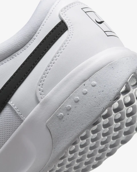 Кроссовки теннисные Nike ZOO COURT LITE 3 черно-белые DV3258-101