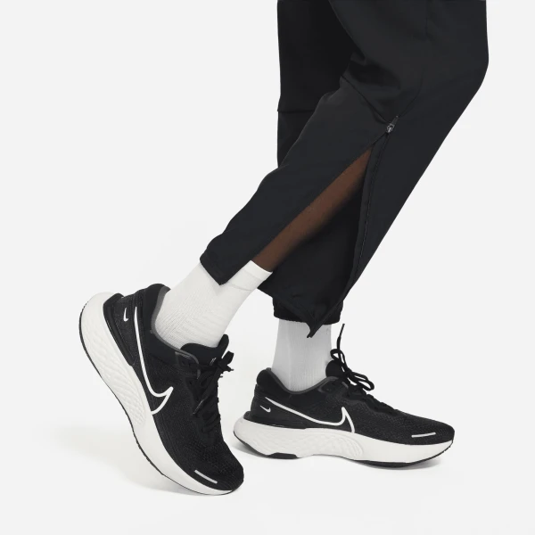 Спортивные штаны для бега Nike CHLLGR WVN PANT черные DD4894-010