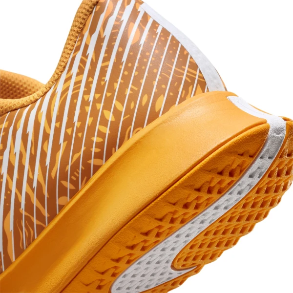 Кроссовки теннисные женские Nike ZOOM VAPOR PRO 2 HC оранжевые DR6192-700