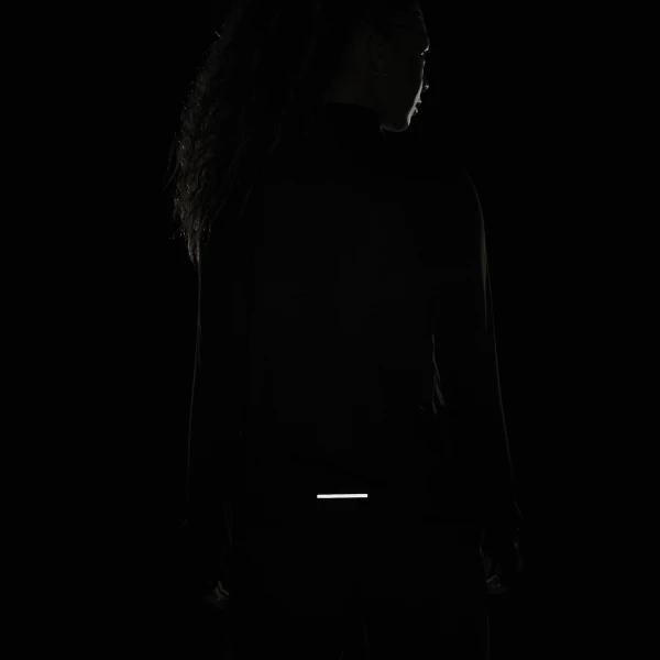 Реглан для бега женский Nike SWIFT TOP черный FB4316-010