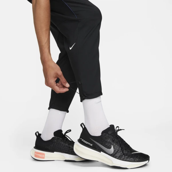 Спортивные штаны Nike TRACK CLUB PANT черные FB5503-010