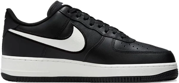 Кроссовки Nike AIR FORCE 1 07 черные FN7804-001