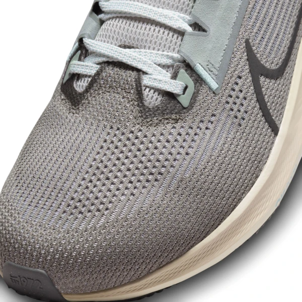 Кросівки бігові Nike AIR ZOOM PEGASUS 40 PRM сірі FN7498-012