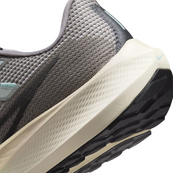 Кросівки бігові Nike AIR ZOOM PEGASUS 40 PRM сірі FN7498-012