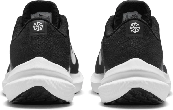 Кросівки бігові Nike AIR WINFLO 10 чорно-білі DV4022-003