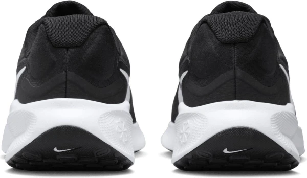 Кроссовки беговые Nike REVOLUTION 7 черно-белые FB2207-001