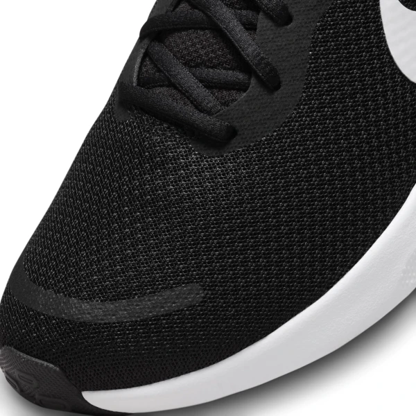Кроссовки беговые Nike REVOLUTION 7 черно-белые FB2207-001