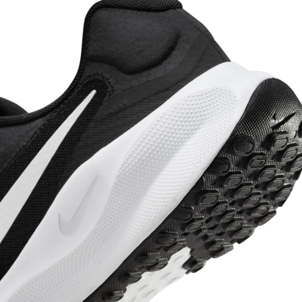 Кроссовки беговые Nike REVOLUTION 7 черно-белые FB2207-001
