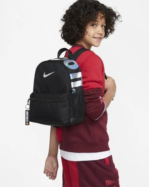 Рюкзак подростковый Nike Y NK BRSLA JDI MINI BKPK черный DR6091-017