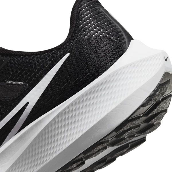 Кросівки бігові Nike AIR ZOOM PEGASUS 40 WIDE чорні DV7480-001