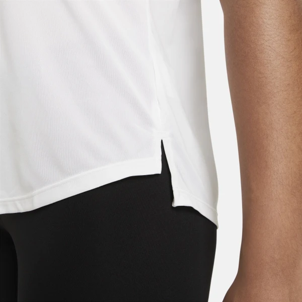 Футболка жіноча Nike ONE TOP біла DD0638-100