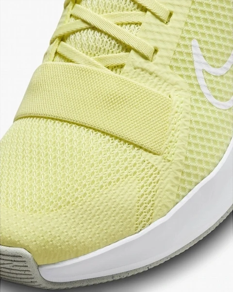 Кроссовки для тренировок женские Nike MC TRAINER 2 желтые DM0824-301