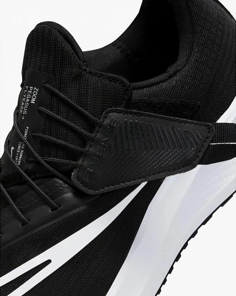 Кросівки бігові жіночі Nike W AIR ZOOM PEGASUS FLYEASE чорно-білі DJ7383-001