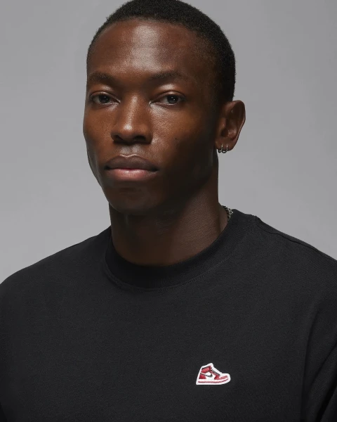 Футболка Nike M J BRAND SNKR PTCH SS CREW черная FN5982-010