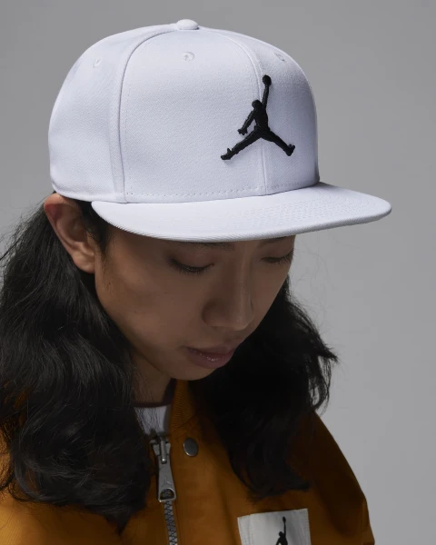 Кепка Nike JORDAN U J PRO CAP S FB JUMPMAN белая FV5296-100
