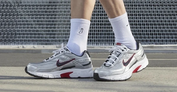 Кроссовки беговые Nike INITIATOR серебряно-красные 394055-001