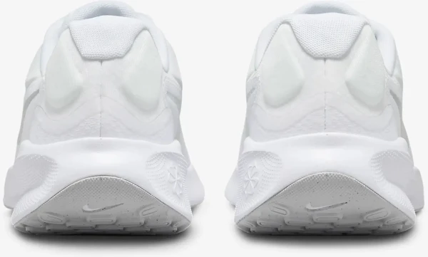 Кросівки бігові Nike REVOLUTION 7 білі FB2207-100