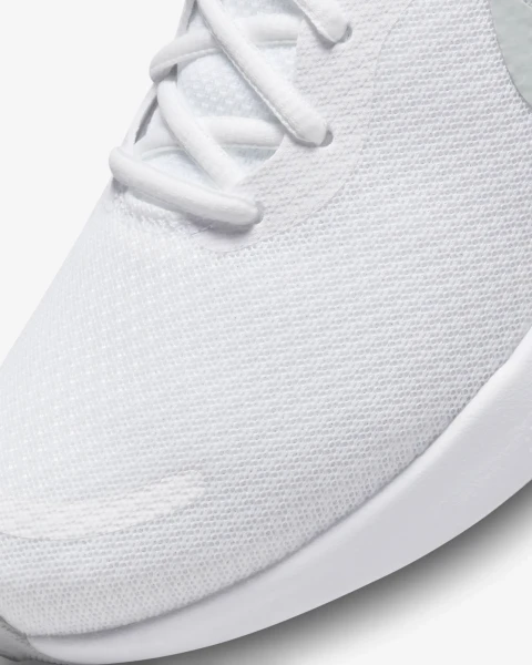 Кросівки бігові Nike REVOLUTION 7 білі FB2207-100