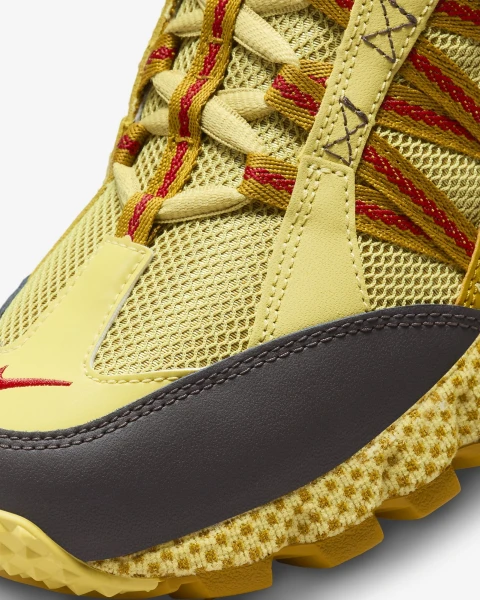 Кроссовки для трейлраннинга Nike AIR HUMARA QS желто-коричневые FJ7098-701