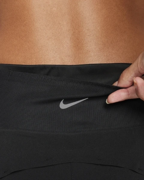 Шорты для бега женские Nike W NK SWIFT DF MR 3IN 2N1 SHORT черные DX1029-010