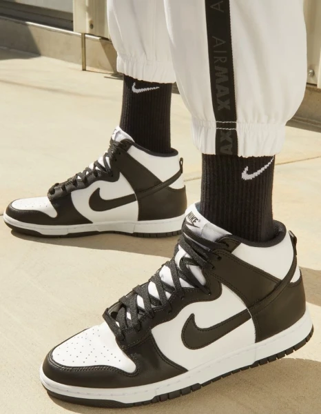 Кросівки Nike DUNK HIGH RETRO чорно-білі DD1399-105