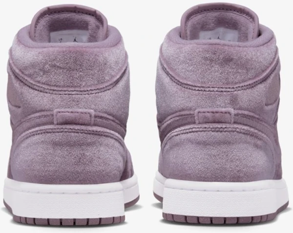 Кроссовки женские Nike JORDAN AIR 1 MID SE фиолетовые DQ8397-500