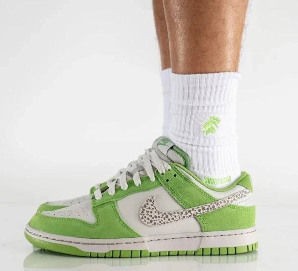 Кросівки Nike DUNK LOW зелено-білі DR0156-300