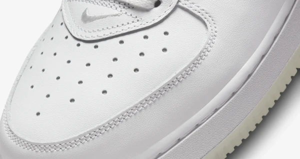 Кроссовки Nike AIR FORCE 1 MID '07 белые DZ2672-101
