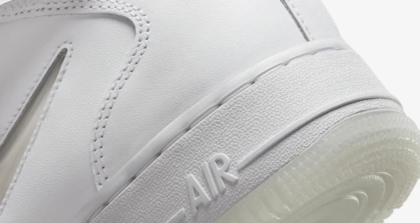Кроссовки Nike AIR FORCE 1 MID '07 белые DZ2672-101